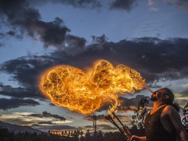 cirkumax tűzzsonglőrök